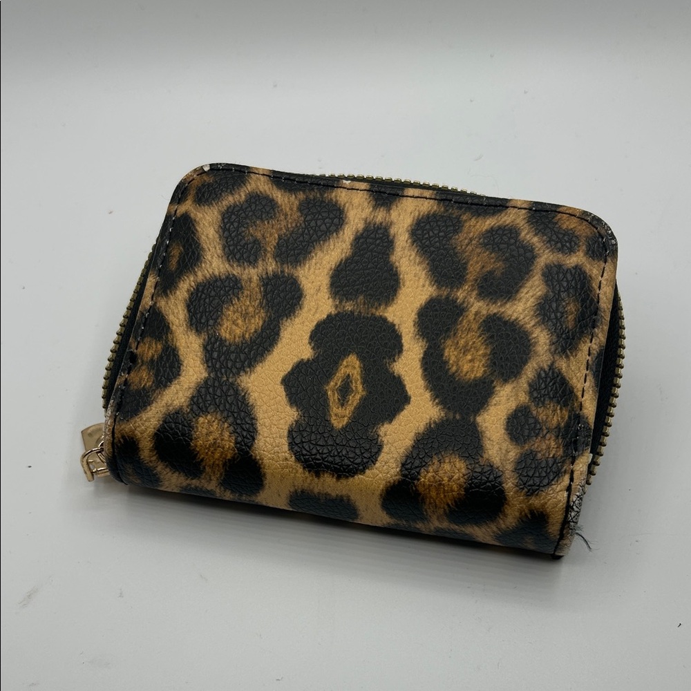 Leopard Print Zip Wallet in Brown